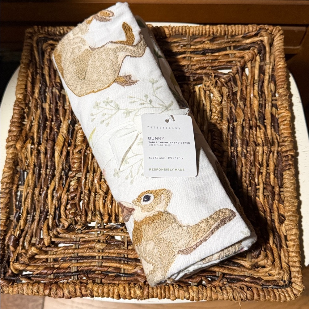 Pottery Barn Embroidered Bunny 🐰 Table Throw BNWT - Picture 2 of 6